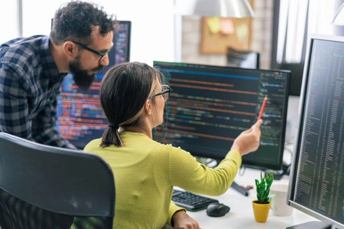 Especialistas desarrollando integraciones y soluciones Odoo